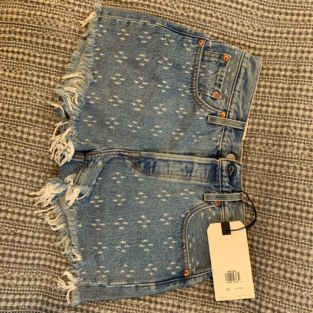 Brand New!! Woman denim Jeans Levi’s high waisted booty bottoms shorts size 27